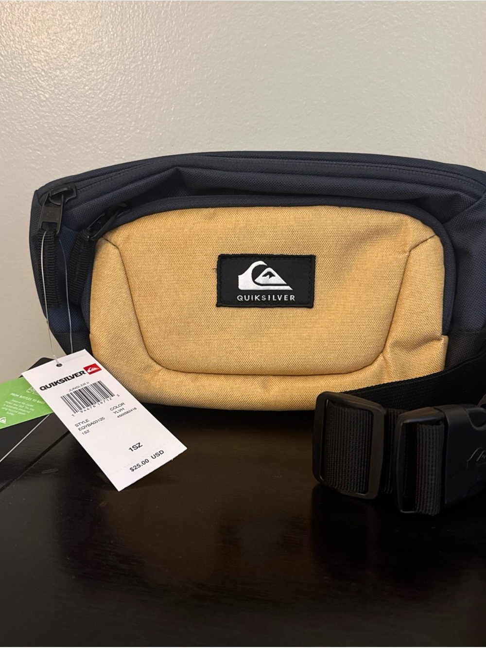 Quiksilver Black and Mustard Yellow Men’s Waist Fanny Pack with 3 Pockets